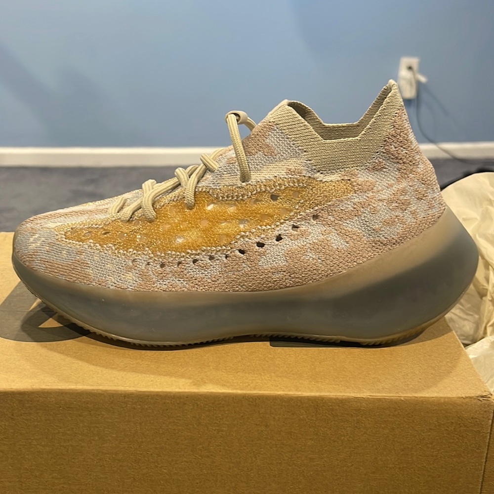 Yeezy Pepper Worn twice!! Great condition!!